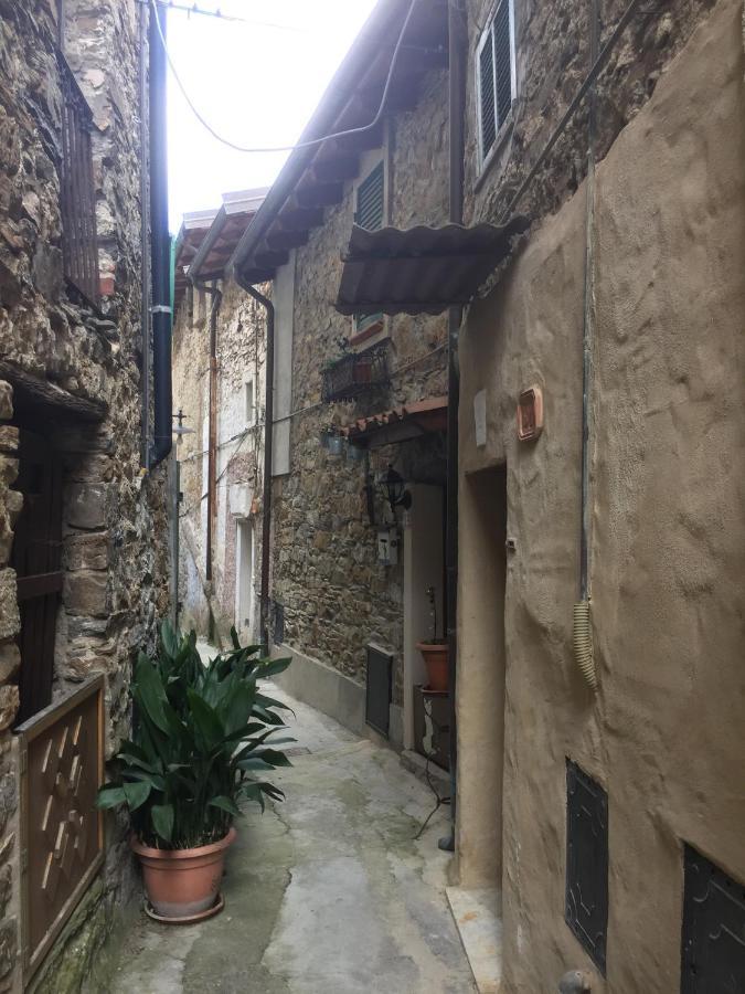 House In The Medieval Village 阿普里卡莱 外观 照片